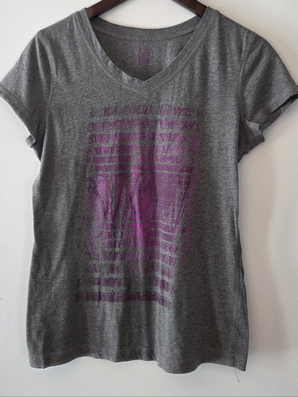 TEK GEAR DRYTEK V-Neck Grey with Purple Graphic Size M